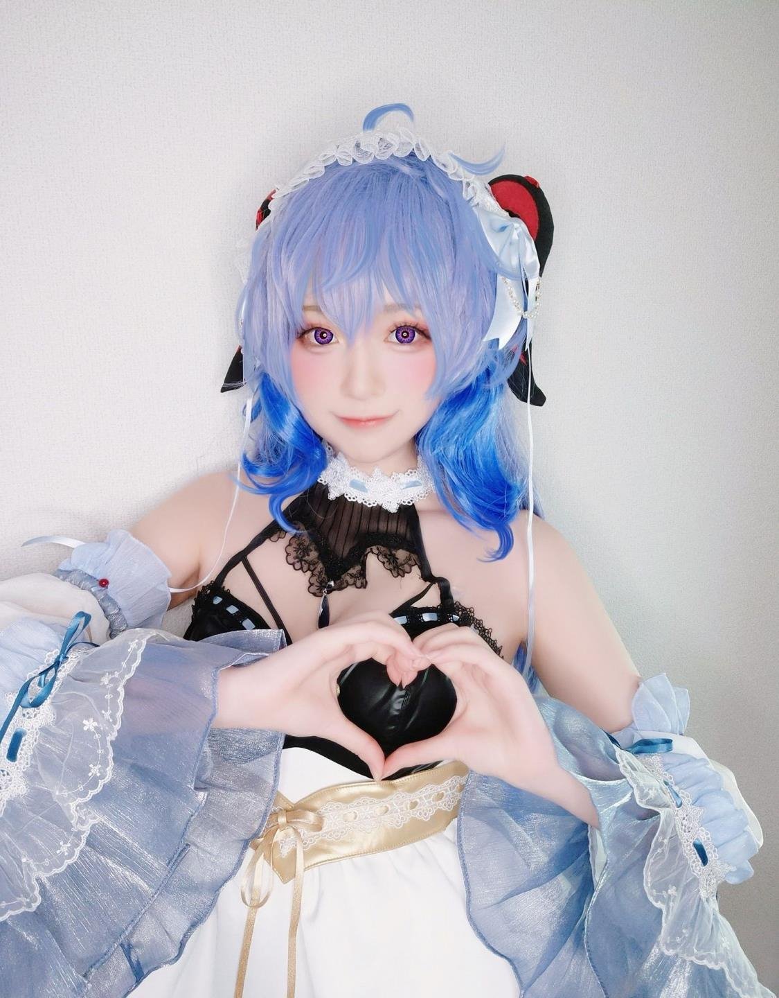 ���ߣ�ӣ��������ɫ���ࣩͷ��