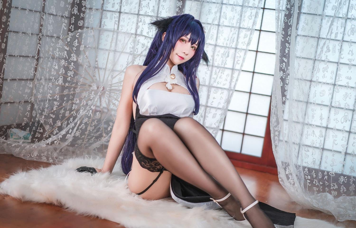 ���ߣ���ɫ���������ӣ�ͷ��