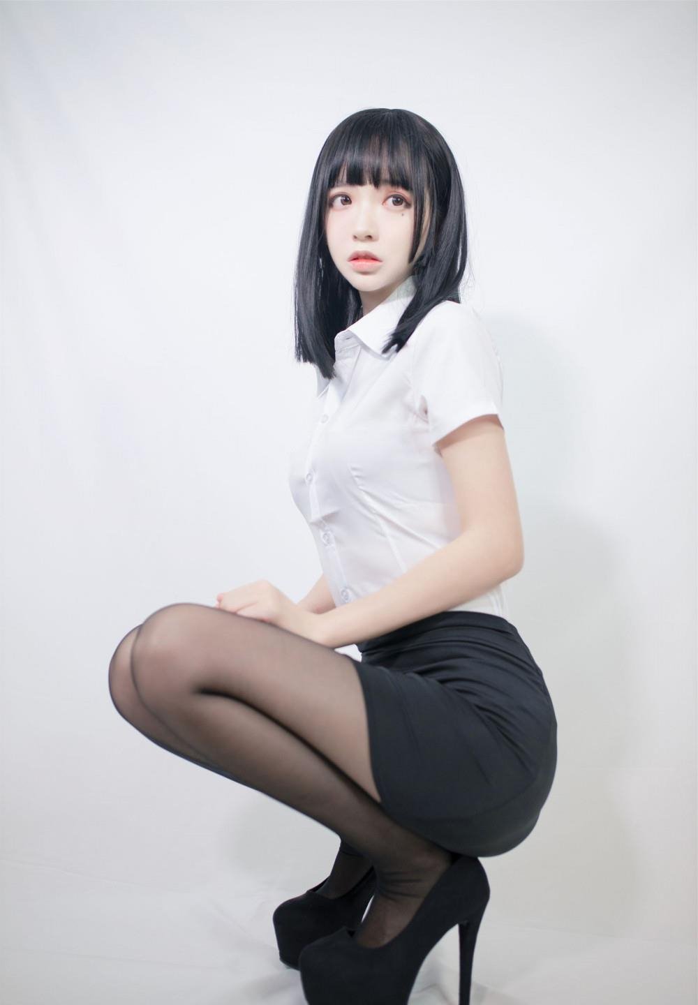 ���ߣ���ɫ��ݣ�ͷ��