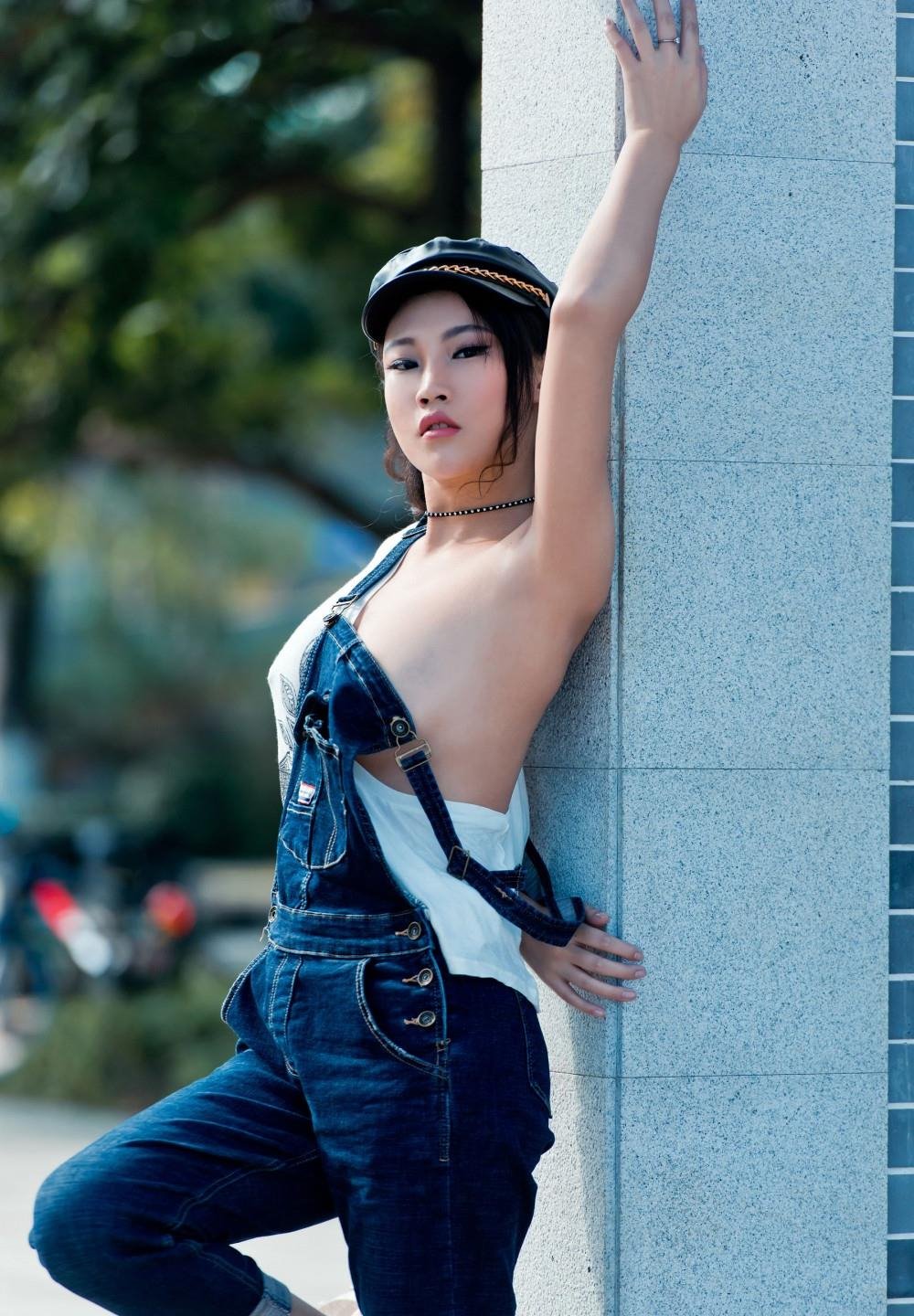 ���ߣ�����ķ���Ա��ɫ��ͷ��