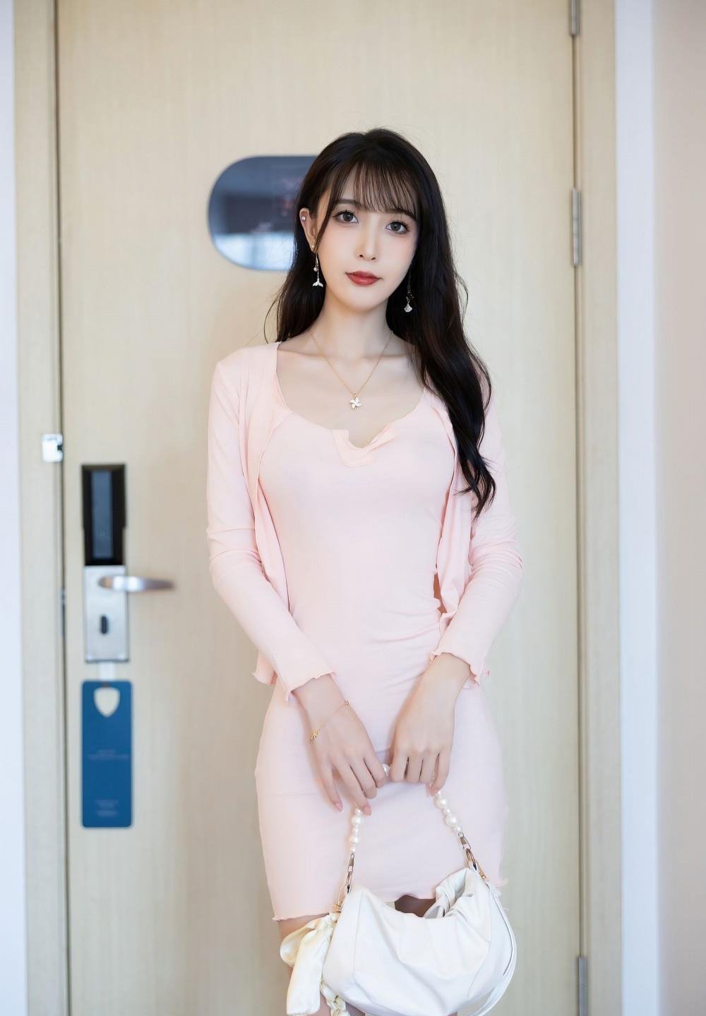 ���ߣ������ҳ����ٵ�ӭ���ɫ��ͷ��