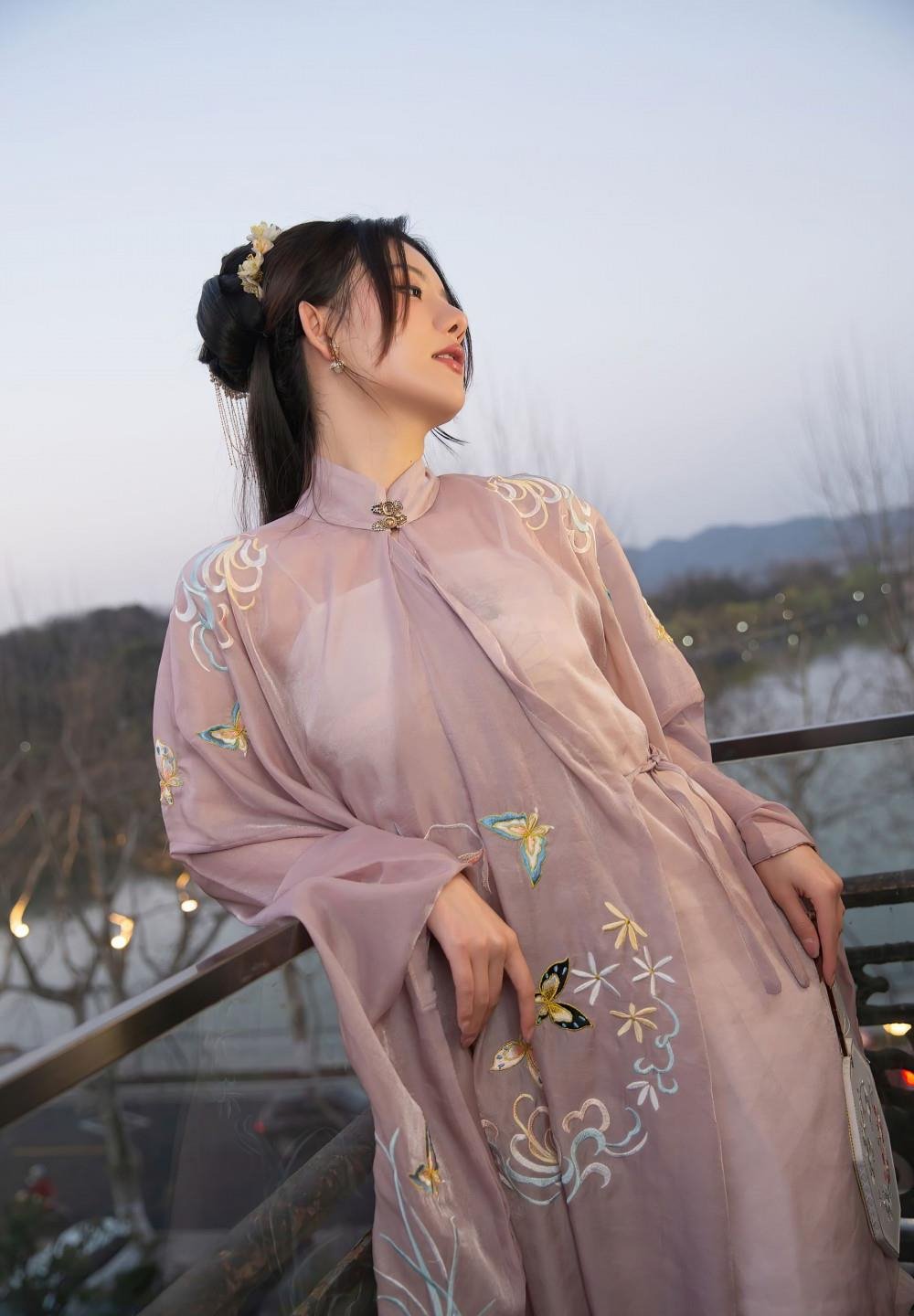 ���ѵ�ĸ��5������Ƶ�з���