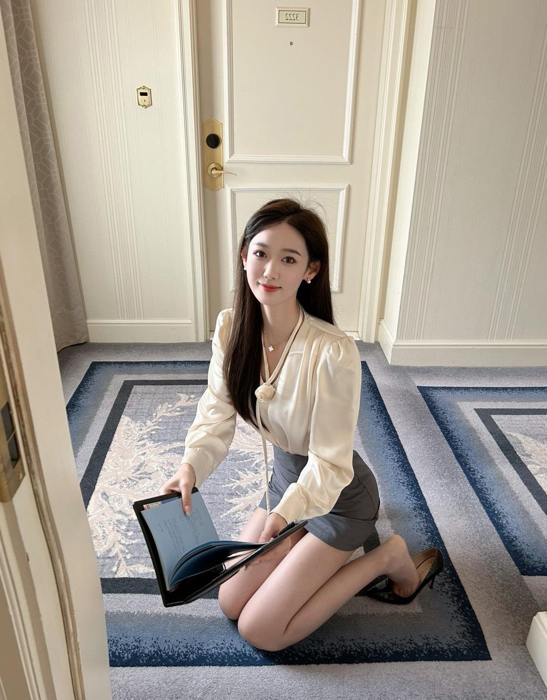 ���ߣ���ɫ���¸ҵģ�ͷ��