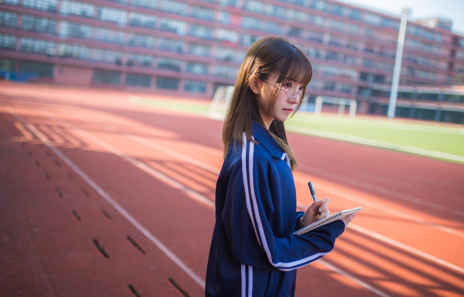 ���ߣ�����Ա��ˬ�ķ��裩ͷ��