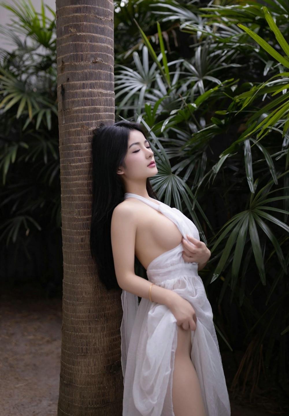 �鶹����ƬŮ�����Իع�