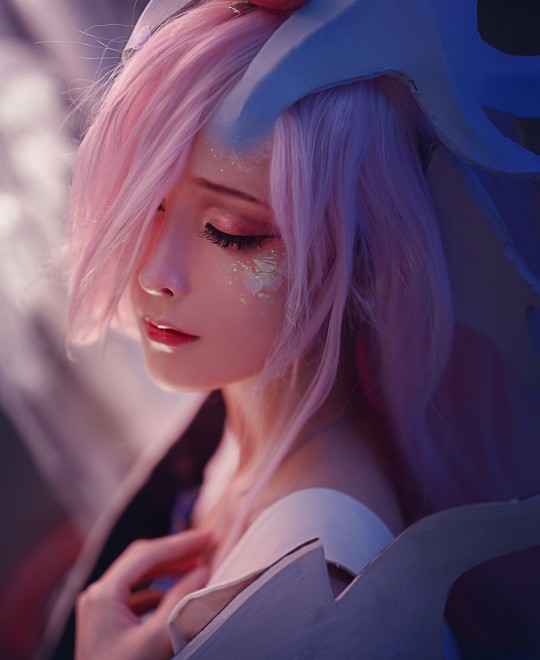 ���ߣ���ɫ��ʪ�ģ�ͷ��