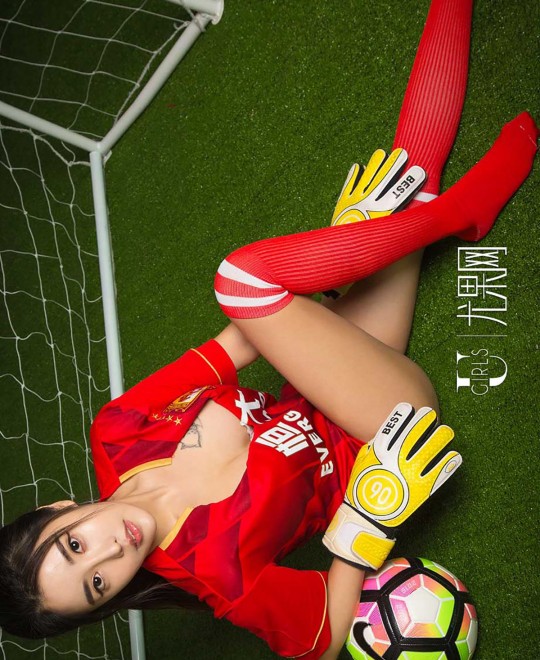 ���ߣ���������ĺ�ɫ��ͷ��